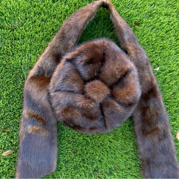 Mink Fur Hat and Scarf - Picture 4 of 6